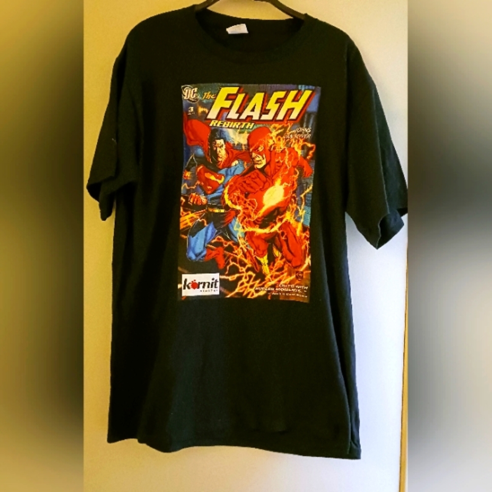 The Flash Rebirth tshirt Sz L